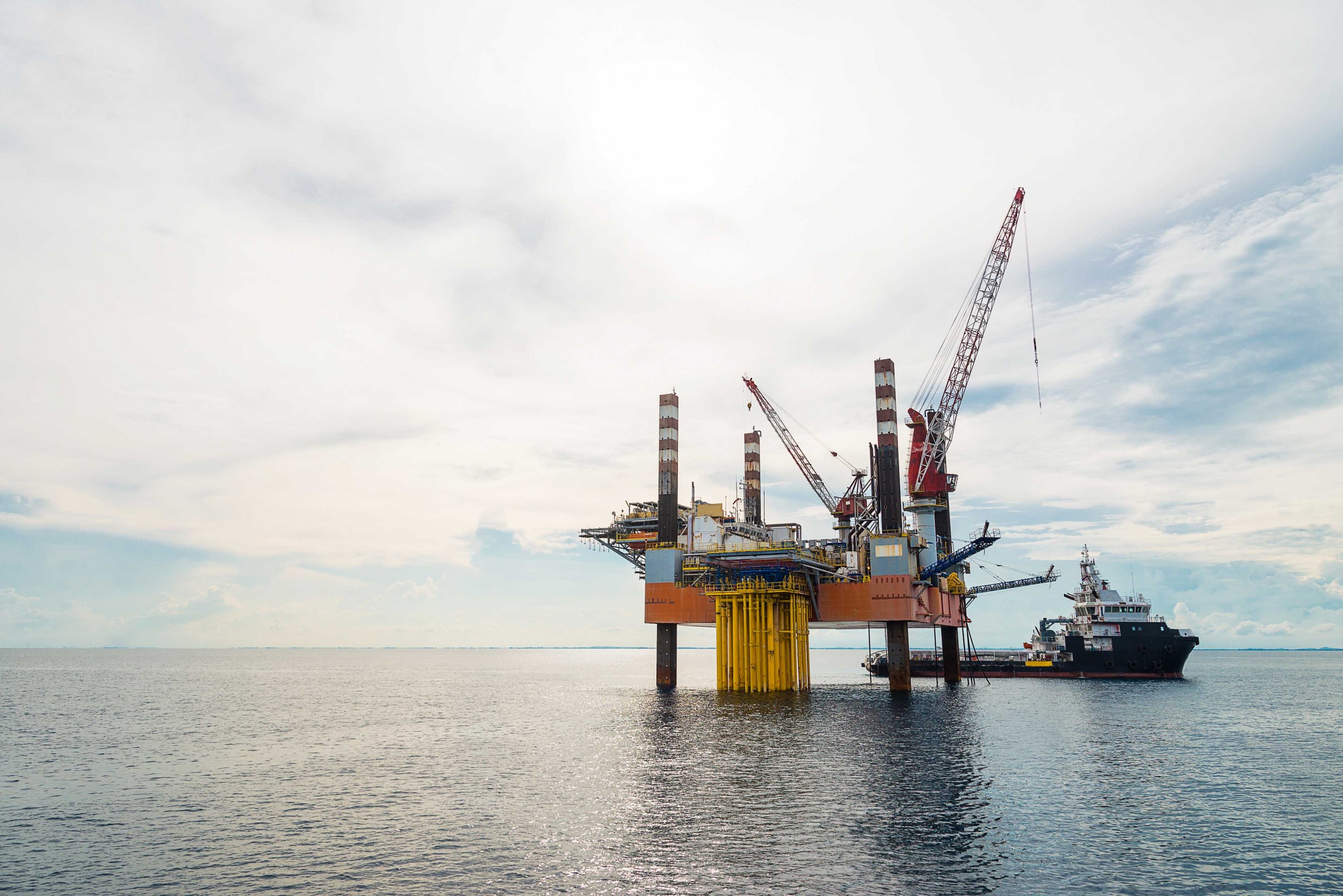 Offshore oil and gas processing platform